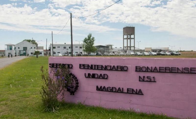 Cartel identificatorio del Servicio Penitenciario Bonaerense en la Unidad N.º 51 de Magdalena, donde ocurrieron los hechos denunciados.