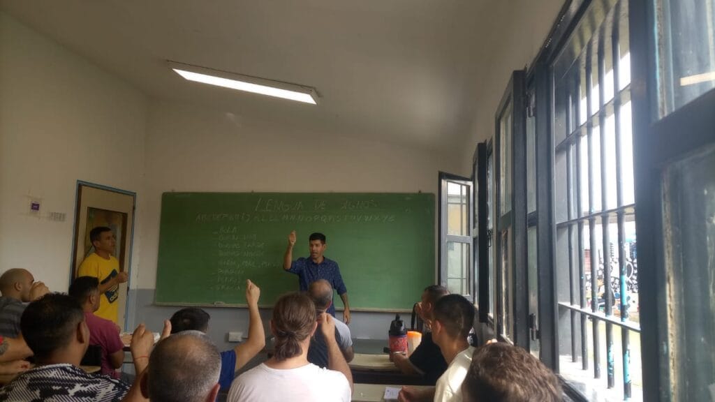 Ricardo González fundador hipoacúsico curso de lengua de señas unidad 24