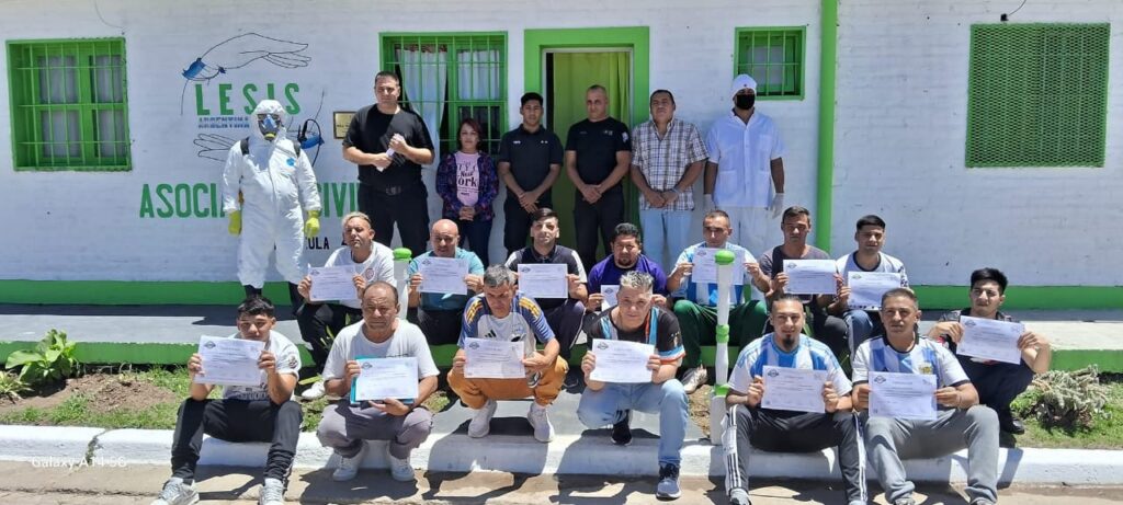 Entrega de diplomas del curso de Manipulación de Alimentos en la entidad capacitadora 641, avalado por el Ministerio de Desarrollo Agrario de la Provincia de Buenos Aires y la Asociación Civil LESIS Argentina.